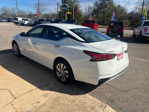 Used 2024 Nissan Altima 2.5 S image 10