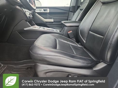 Used 2021 Ford Explorer Limited w/ Equipment Group 301A AWD/4WD image 19