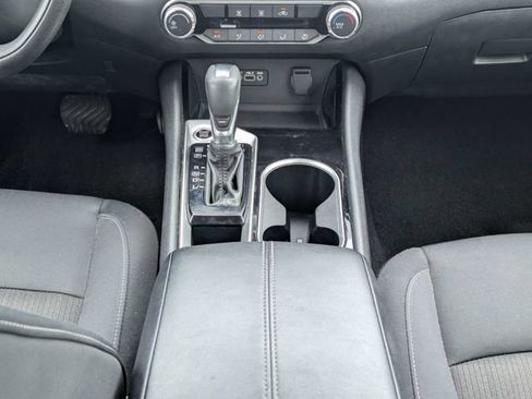 Used 2024 Nissan Altima 2.5 SV FWD image 18