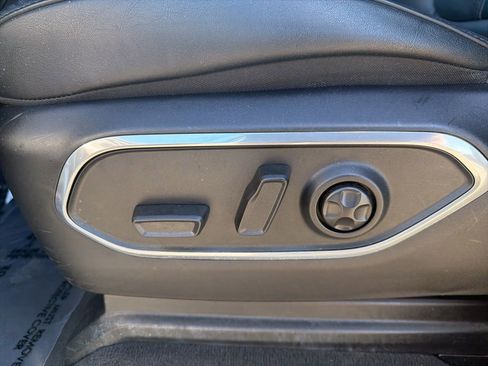 Used 2024 Jeep Wagoneer L Series III w/ Flexible Seating Group image 16