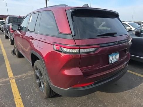 Used 2023 Jeep Grand Cherokee Altitude AWD/4WD image 6