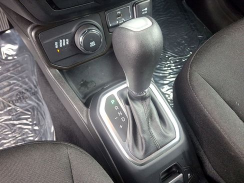 Used 2023 Jeep Renegade Latitude AWD/4WD image 12
