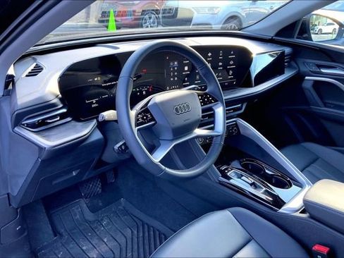 Used 2025 Audi Q5 Premium w/ Convenience Package image 17