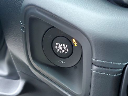 New 2025 Jeep Gladiator Sport image 29