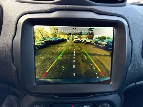 Used 2021 Jeep Renegade Latitude image 22