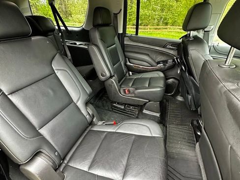 Used 2019 Chevrolet Suburban LT image 11
