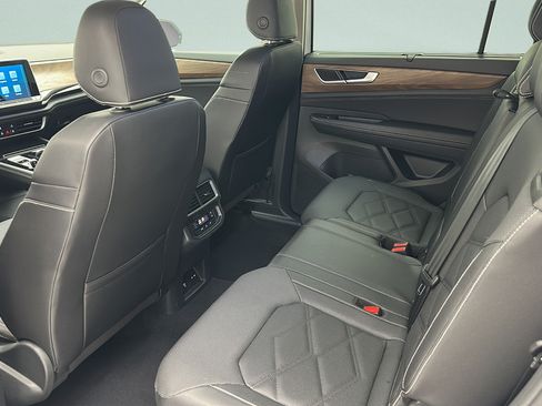 Used 2025 Volkswagen Atlas SE AWD/4WD image 10