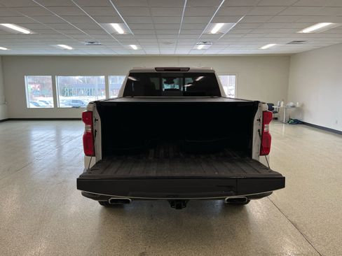 Used 2022 Chevrolet Silverado 1500 LT Trail Boss w/ LT Trail Boss Premium Package image 16