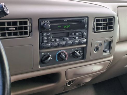 Used 2001 Ford F250 Lariat image 23