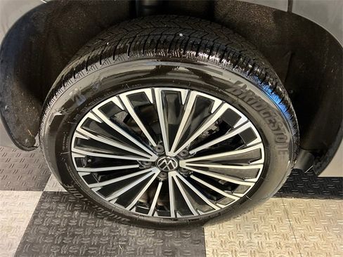 Certified 2025 Volkswagen Taos SE image 14