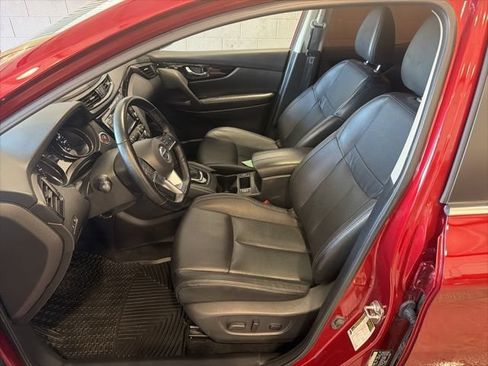Certified 2022 Nissan Rogue Sport SL w/ Premium Package AWD/4WD image 18