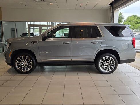 Used 2026 GMC Yukon Denali w/ Sun & Power Step Package AWD/4WD image 4