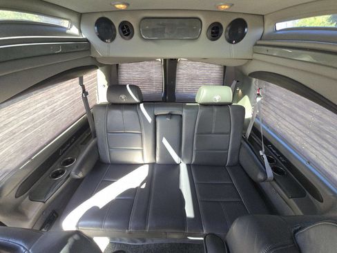 Used 2016 Chevrolet Express 2500 image 26