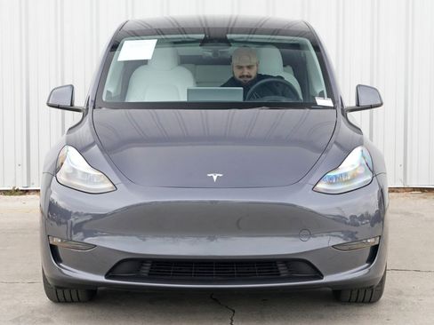 Used 2023 Tesla Model Y Long Range image 48