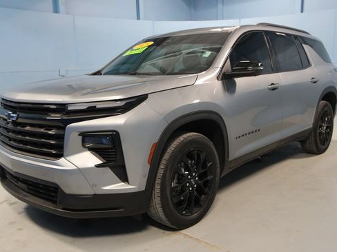 Used 2025 Chevrolet Traverse LT w/ Enhanced Driving Package FWD image 25