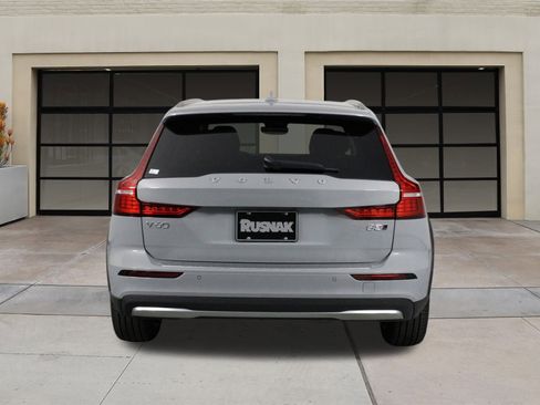 New 2026 Volvo V60 B5 Cross Country Ultra w/ Climate Package image 4