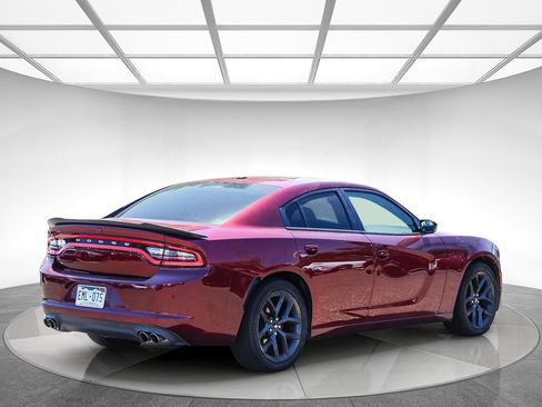 Used 2019 Dodge Charger SXT w/ Blacktop Package RWD image 3