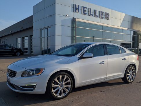 Used 2016 Volvo S60 T5 Inscription Platinum FWD image 3
