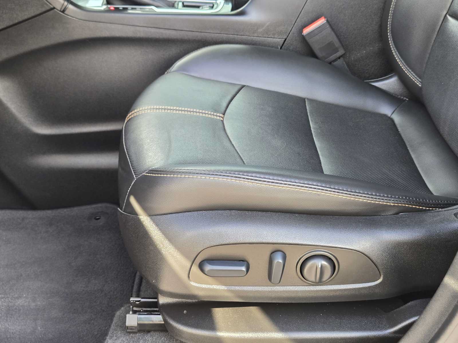 Used 2022 Chevrolet Equinox Premier FWD image 23
