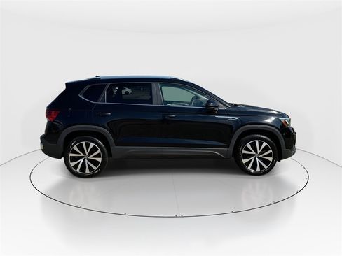 Used 2022 Volkswagen Taos SE image 9