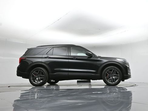 Used 2025 Ford Explorer ST-Line w/ ST-Line Street Pack image 50