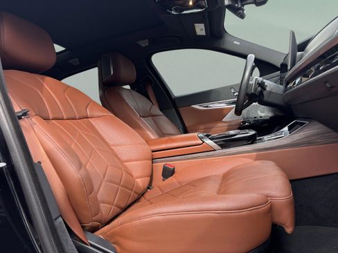 Used 2023 BMW 760i xDrive w/ Luxury Rear Seating Package image 19