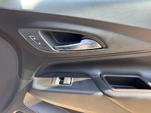 Used 2020 Chevrolet Equinox LT FWD image 19