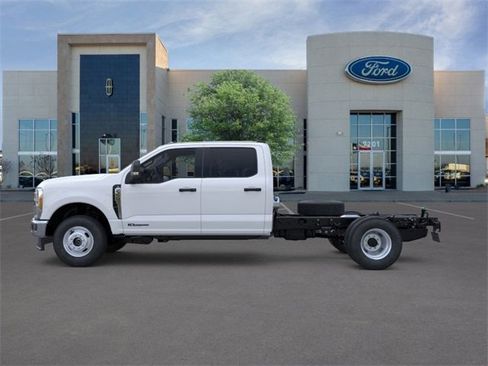 New 2025 Ford F350 XL w/ XL Chrome Package image 3