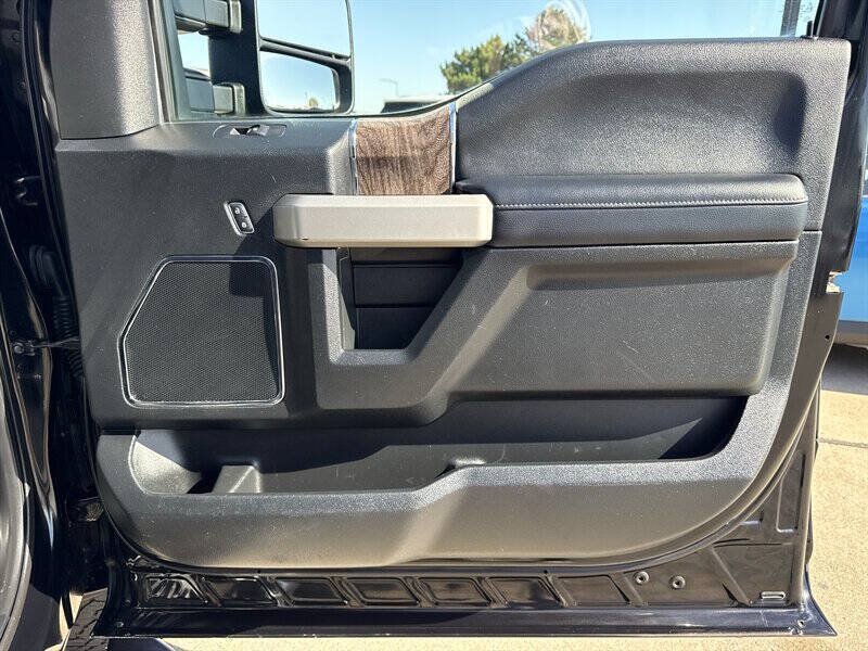 Used 2017 Ford F250 Lariat w/ Lariat Ultimate Package AWD/4WD image 23