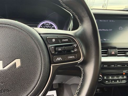 Used 2022 Kia Niro LXS image 17