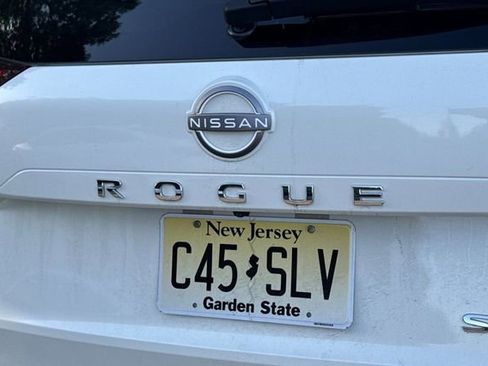 Used 2023 Nissan Rogue SV image 6