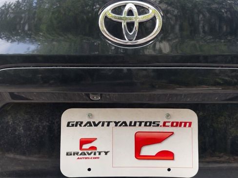 Used 2022 Toyota Corolla Cross XLE image 10