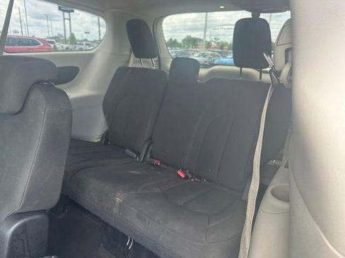 Used 2018 Chrysler Pacifica Touring Plus w/ Tire & Wheel Group FWD image 13
