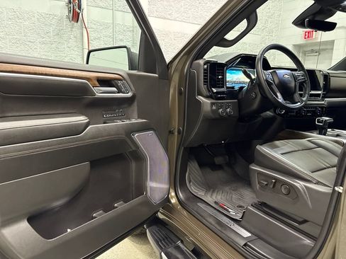 Used 2023 Chevrolet Silverado 1500 High Country w/ Technology Package AWD/4WD image 15