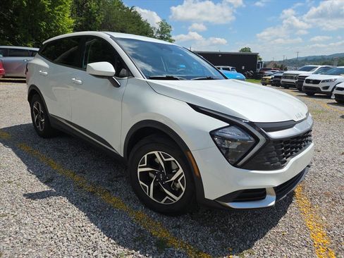 Used 2023 Kia Sportage LX FWD image 3