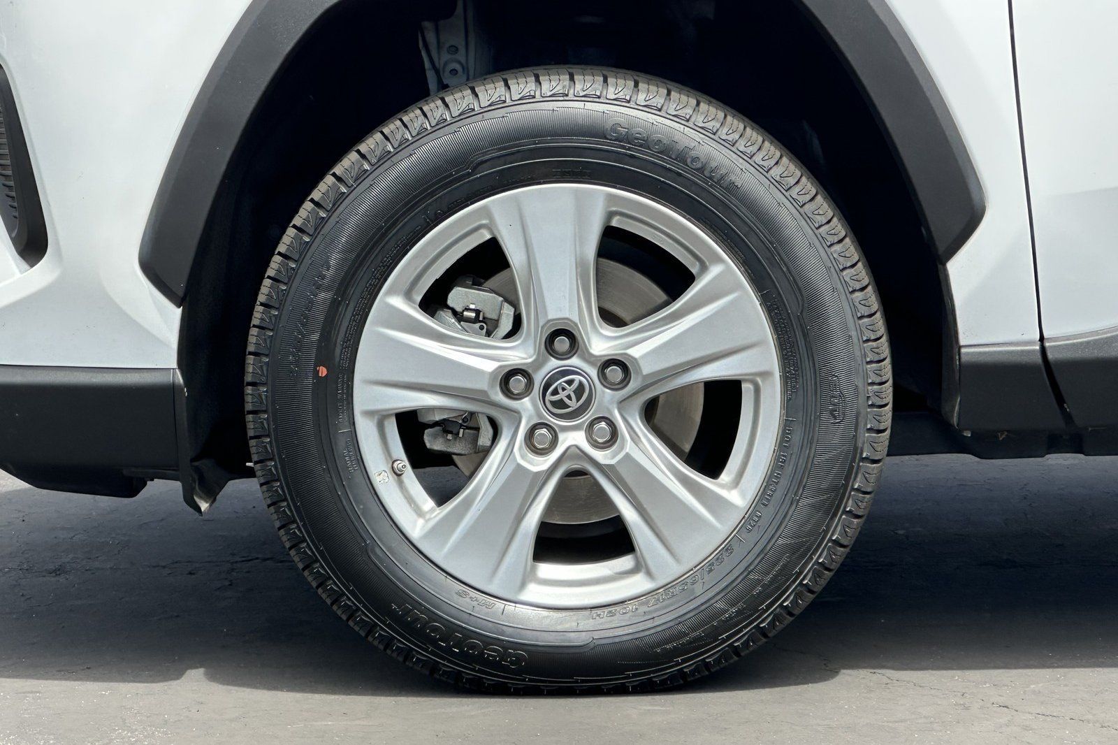 Certified 2021 Toyota RAV4 LE AWD/4WD image 29