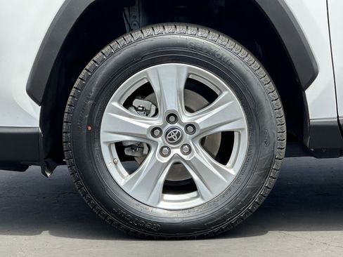 Certified 2021 Toyota RAV4 LE AWD/4WD image 29