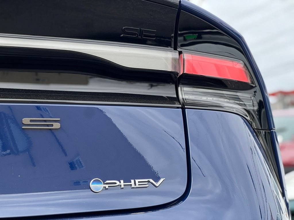 New 2027 Toyota Prius Plug-In Hybrid FWD image 7