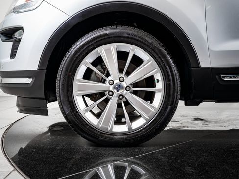 Used 2019 Ford Explorer Limited w/ Class III Trailer Tow Package image 13