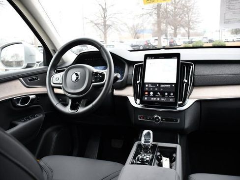 Certified 2025 Volvo XC90 B6 Plus image 17