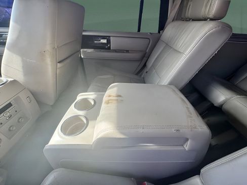 Used 2010 Lincoln Navigator 4WD image 17