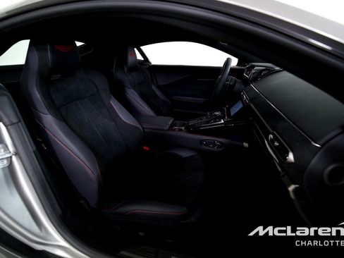 Used 2025 Aston Martin V8 Vantage Coupe image 18