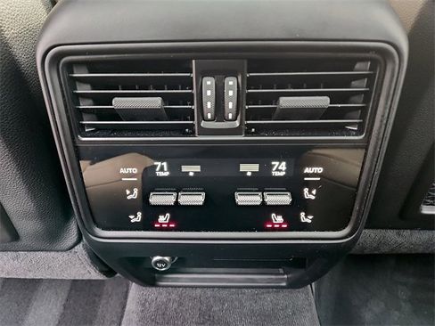 Used 2024 Porsche Cayenne image 13