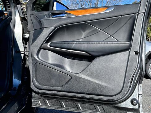 Used 2019 Lincoln MKC Reserve w/ MKC Climate Package image 22