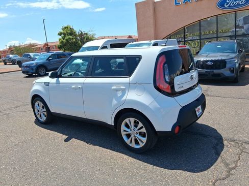 Used 2016 Kia Soul + FWD image 3
