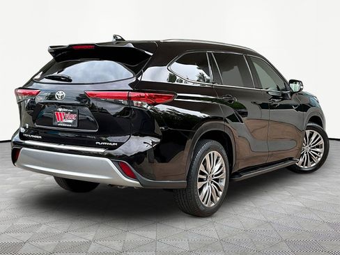 Used 2021 Toyota Highlander Platinum FWD image 6