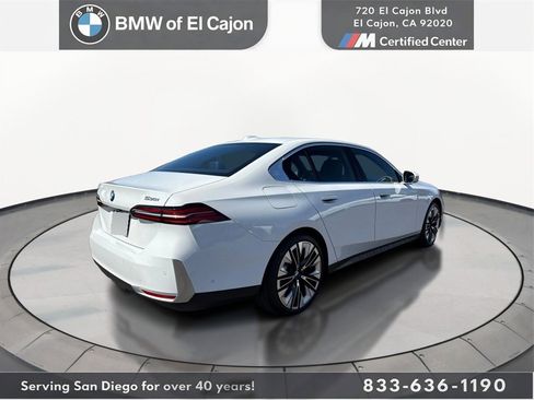 Used 2025 BMW 530i xDrive w/ Premium Package image 5