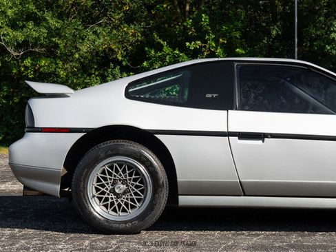 Used 1986 Pontiac Fiero GT image 10