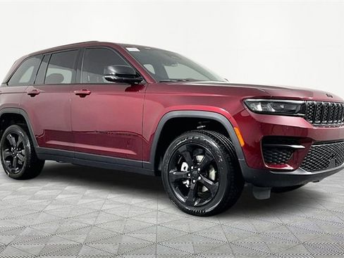 New 2025 Jeep Grand Cherokee Laredo image 3