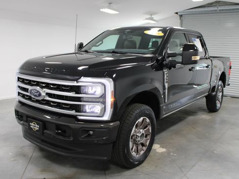 Used 2025 Ford F350 King Ranch w/ FX4 Off-Road Package AWD/4WD image 4